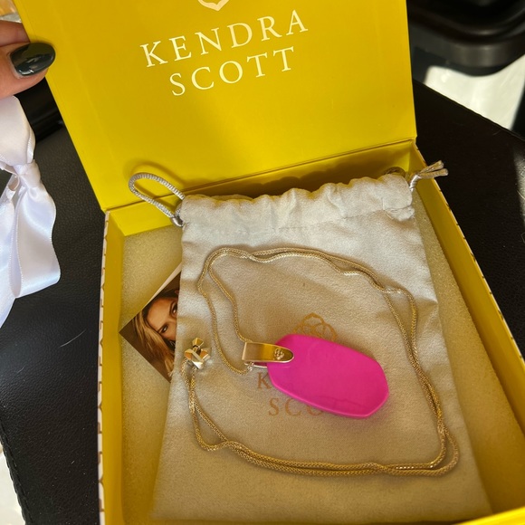 Kendra Scott Jewelry - Kendra Scott Inez Long Pendant Necklace NWOT
Silver & Magenta